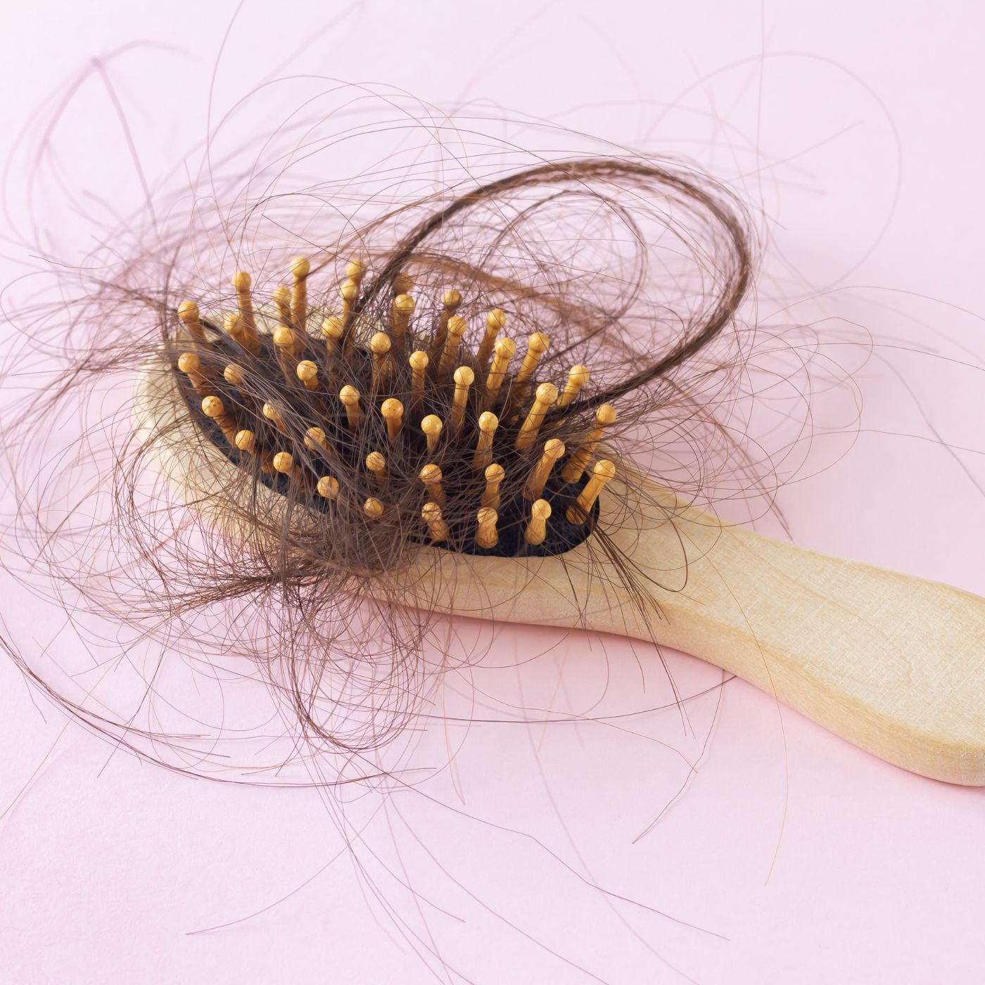 haarbuerste mit ausgefallenen haaren